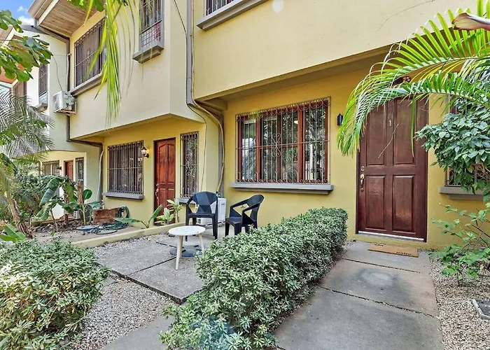 Lsi1 Cozy 2 Bdrm And Steps To *